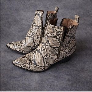 Vintage Snakeskin Print Western Boots | Women’s 8 | Statement Cowboy Style